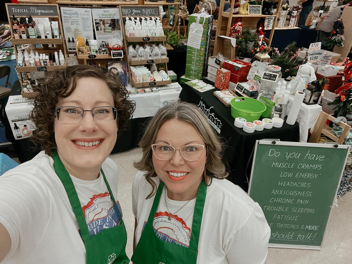 Sara and I got all set up for our Vendor event at the Elks Hall over the weekend— the Farmer’s Market Gift Expo! 🎁 

We really enjoy attending this one & had the best time sharing @jordanessentials & helping people start their holiday shopping. 🛍️