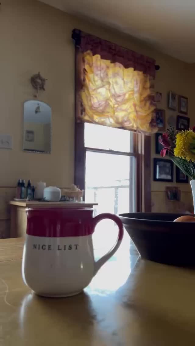 Winter isn’t so cold when your mug is this warm. 🥰🧤

#natashashealthyliving #jordanessentials #mompreneur #healthyliving #youtuber