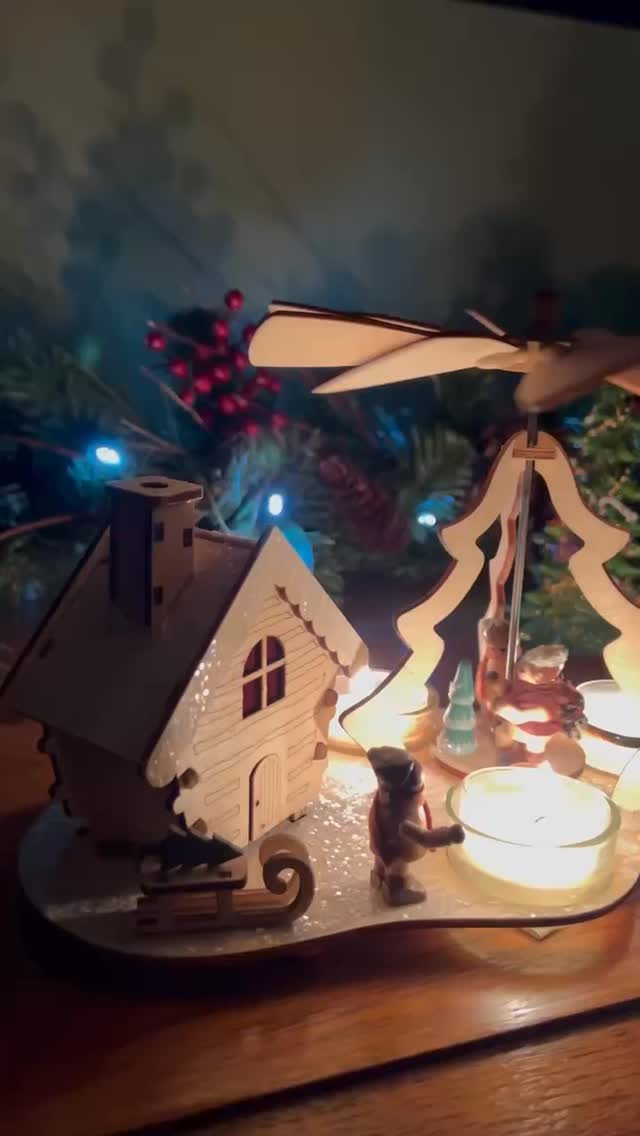 Tidings of comfort and joy ✨ Wishing you a season filled with warmth, laughter, and all the good things that matter most. ❤️💚