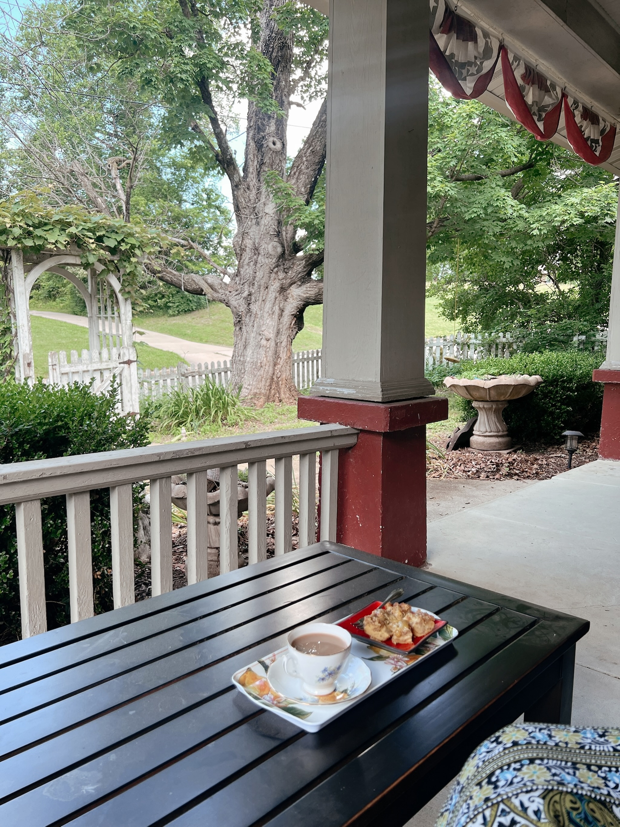 After working on a few more updates to my Index Card System Membership and printables, I needed a break from the computer. 🌿

Sometimes, just a few quiet minutes soaking in this view is all it takes to feel rested, refreshed, and ready to jump back in.

Hope your week has been off to a great start!

#indexcardcourse #natashashealthyliving #breaktime #mompreneur #peacefulhome