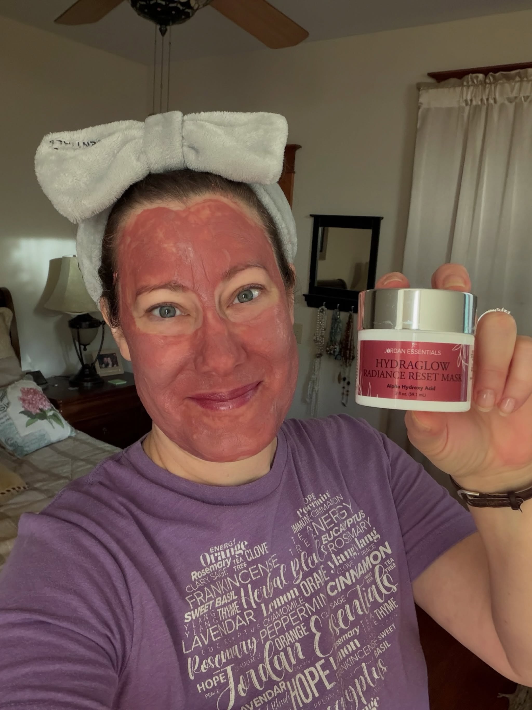 Today calls for a quick Hydraglow Radiance Reset Mask. 💖 

It’s so nice to add a little self-care into my morning routine. Just a few minutes and I feel like I’ve refreshed my spirit and I’m ready for the to do list ahead! Happy Monday!

@jordanessentials for all your skincare needs.